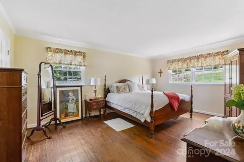 Bedroom - 5200 Wolfe Rd, Hickory, NC 28601 photo 9 of 11