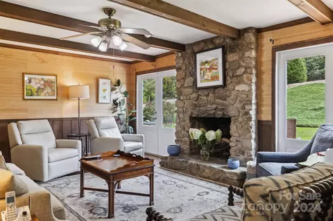 Living - 5200 Wolfe Rd, Hickory, NC 28601 photo 1 of 1