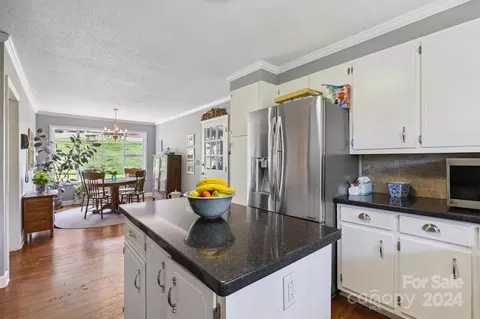 Kitchen - 5200 Wolfe Rd, Hickory, NC 28601 photo 3 of 3