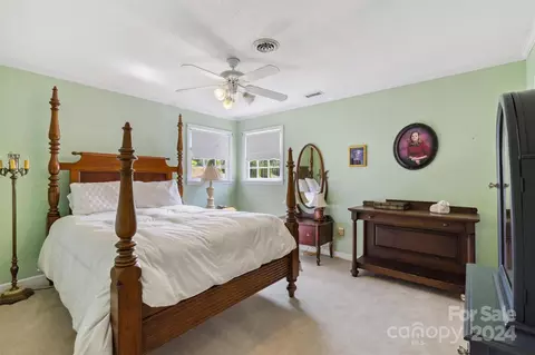 Bedroom - 5200 Wolfe Rd, Hickory, NC 28601 photo 7 of 11