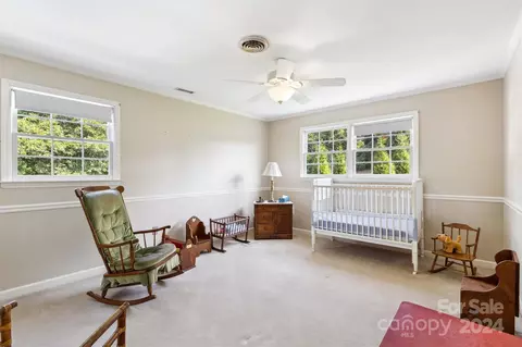 Bedroom - 5200 Wolfe Rd, Hickory, NC 28601 photo 4 of 11