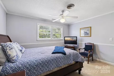 Bedroom - 5200 Wolfe Rd, Hickory, NC 28601 photo 3 of 11