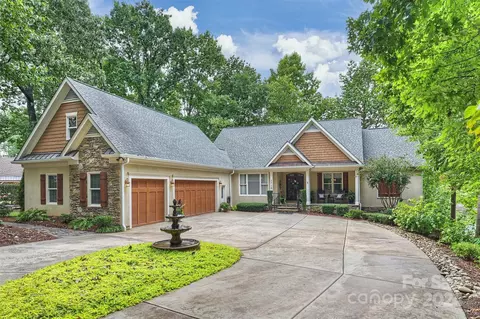 2710 Trent Pines Ct, Sherrills Ford, NC 28673