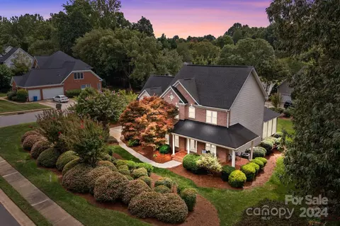 219 Fernbrook Dr, Mooresville, NC 28117
