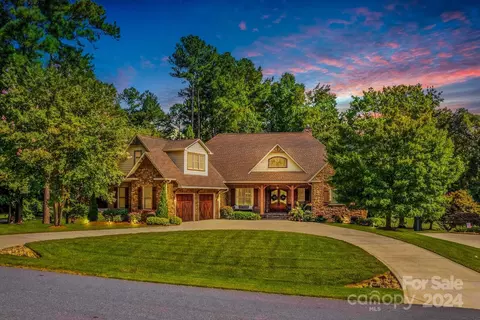 7789 Turnberry Ln, Stanley, NC 28164