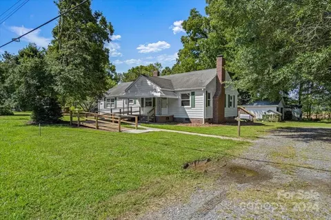 7705 Beatties Ford Rd, Charlotte, NC 28216