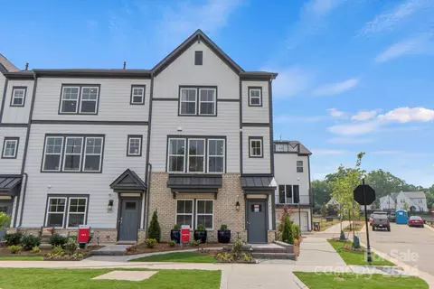 4009 Hidden Oaks Dr, Charlotte, NC 28205