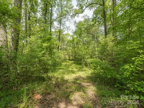 Walkaloosa Way, Mooresboro, NC 28114