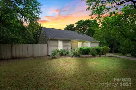 7027 Hildreth Ct, Charlotte, NC 28226