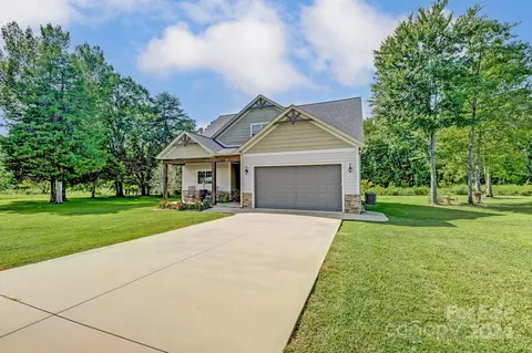 128 Skyland Dr, Statesville, NC 28625