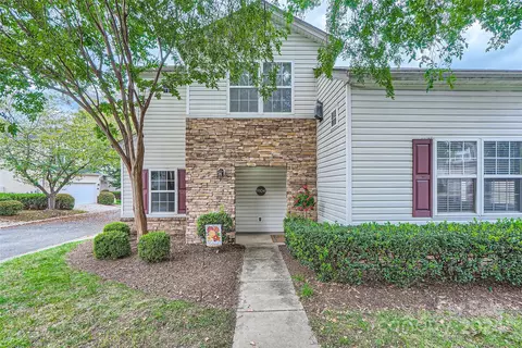 9104 Meadowmont View Dr, Charlotte, NC 28269
