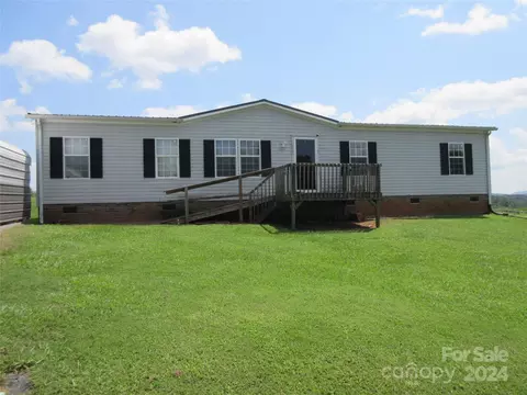 2313 Arrowwood Dr, Hickory, NC 28601