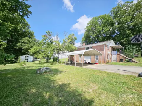 121 27th St, Hickory, NC 28601