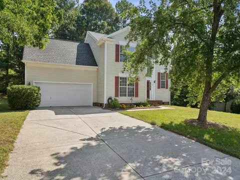 14801 Pomerol Ln, Pineville, NC 28134