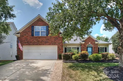 9600 Autumn Applause Dr, Charlotte, NC 28277
