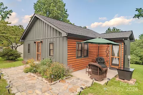 708 Halsbury Ave, Hendersonville, NC 28791