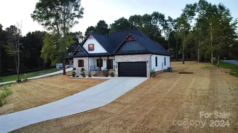 171 Harbor Point Dr, Cherryville, NC 28021