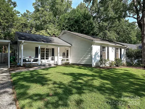7609 Winterset Dr, Charlotte, NC 28270