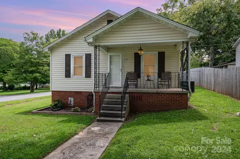 220 Sunrise Ave, Asheboro, NC 27203
