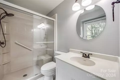 Bath - 2532 Tattersall Dr, Charlotte, NC 28210 photo 3 of 3