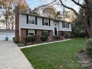 7015 Rollingridge Dr, Charlotte, NC 28211