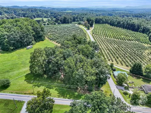 Sr1726 Pace Road, Hendersonville, NC 28792