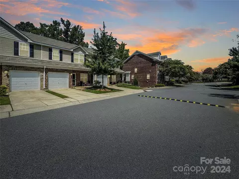 8413 Summerford Dr, Charlotte, NC 28269