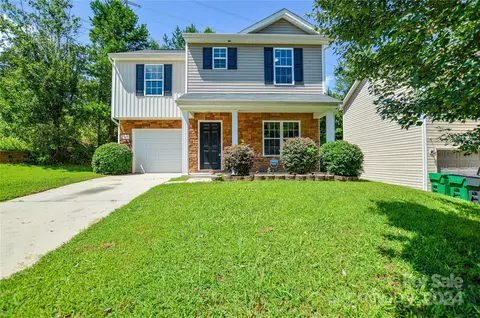 224 Ravenridge Ct, Charlotte, NC 28216