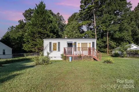 2709 Springbrook Cir, Gastonia, NC 28052
