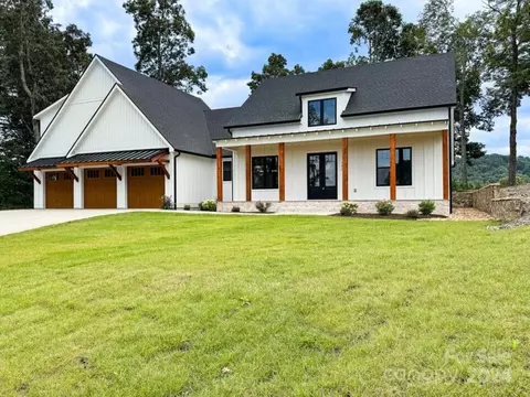 377 Mavrick Dr, Mills River, NC 28759