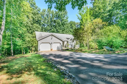 81 Carpenters Ln, Tryon, NC 28782