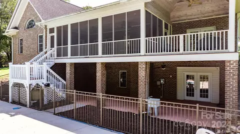 Exterior - 4002 Falling Creek Ne Rd NE, Hickory, NC 28601 photo 7 of 9