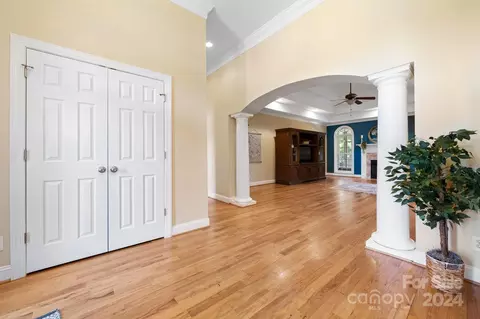 Entry Way - 4002 Falling Creek Ne Rd NE, Hickory, NC 28601 photo 2 of 3