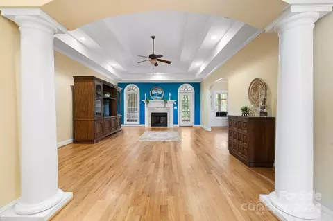 Living - 4002 Falling Creek Ne Rd NE, Hickory, NC 28601 photo 1 of 4