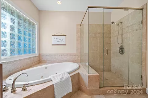 Bath - 4002 Falling Creek Ne Rd NE, Hickory, NC 28601 photo 3 of 5