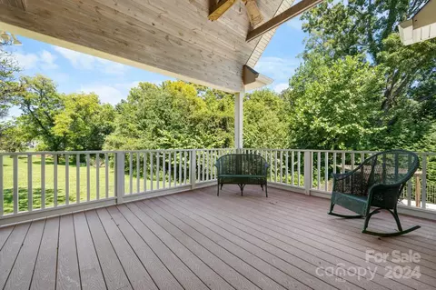 Exterior - 4002 Falling Creek Ne Rd NE, Hickory, NC 28601 photo 4 of 9