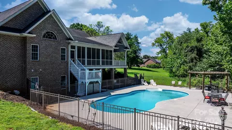 Exterior - 4002 Falling Creek Ne Rd NE, Hickory, NC 28601 photo 6 of 9