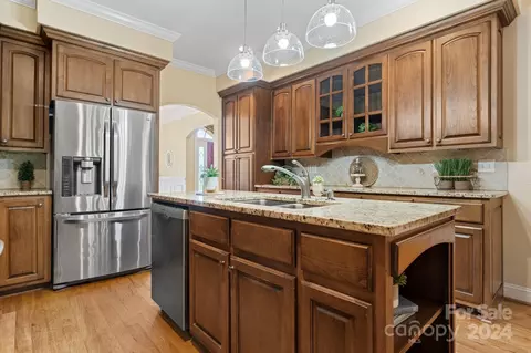 Kitchen - 4002 Falling Creek Ne Rd NE, Hickory, NC 28601 photo 2 of 4