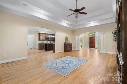 Living - 4002 Falling Creek Ne Rd NE, Hickory, NC 28601 photo 3 of 4