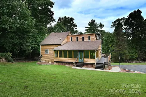 7750 Woodland Hills Rd, Hickory, NC 28602