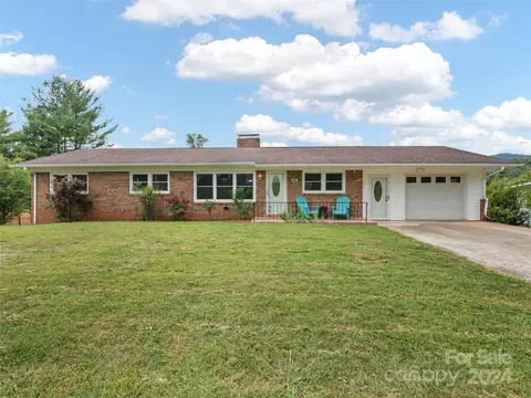 59 Keller St, Waynesville, NC 28786