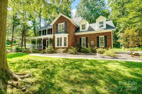 5101 Tracewood Ct, Charlotte, NC 28215