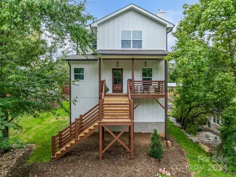 102 Clark St, Weaverville, NC 28787