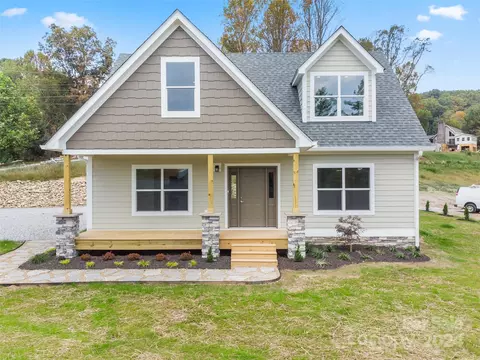 614 Overlook Dr, Spruce Pine, NC 28777
