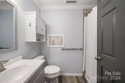 Bath - 18 Upper Walnut Creek Rd, Marshall, NC 28753 photo 1 of 6