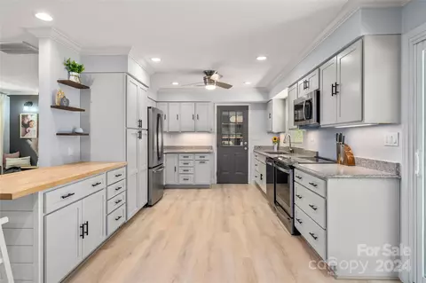 Kitchen - 18 Upper Walnut Creek Rd, Marshall, NC 28753 photo 3 of 3