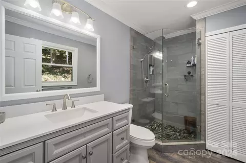 Bath - 18 Upper Walnut Creek Rd, Marshall, NC 28753 photo 3 of 6