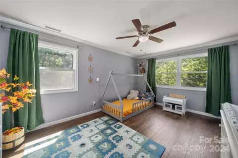 Bedroom - 18 Upper Walnut Creek Rd, Marshall, NC 28753 photo 4 of 9