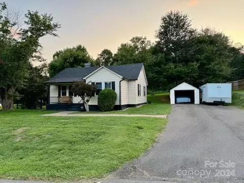 105 Normandy Dr, Morganton, NC 28655