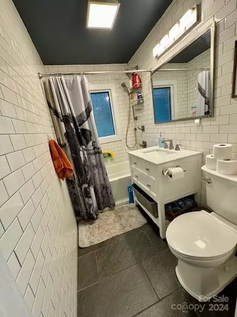 Bath - 105 Normandy Dr, Morganton, NC 28655 photo 1 of 1